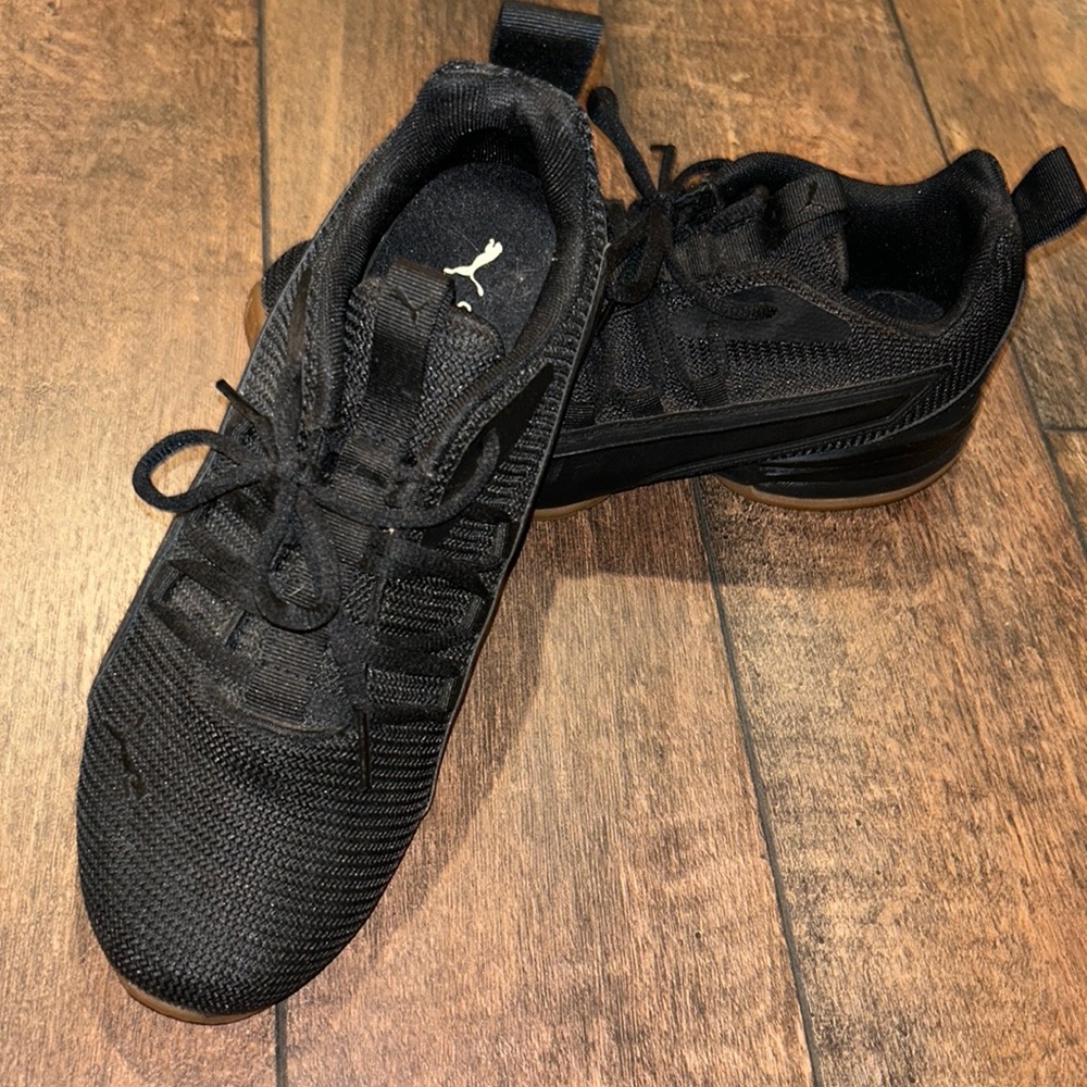 Men’s Puma size 7 1/2 Black shoes